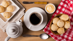 café com pao de queijo